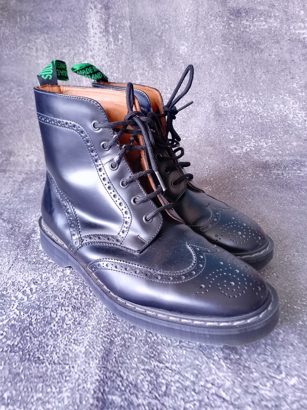 SOLOVAIR Black Hi-Shine 6 Eye Brogue Boot